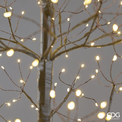 Dettaglio dei rami scuri modellabili con micro luci LED a tonalità calda dell'albero Faggio Black EDG.