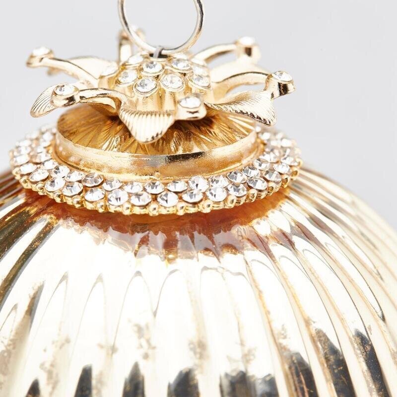 Palla di Natale in vetro soffiato a coste verticali color oro antico con gancio gioiello dorato decorato con brillantini e nastro in organza, linea esclusiva EDG.