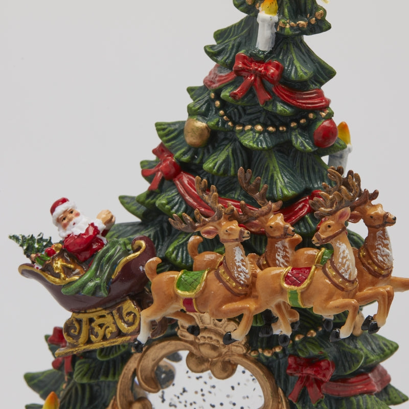 Decoro soprammobile a forma di albero di Natale in resina decorata con musica e led. Dimensioni: cm 17 x 10 x h 34. Funziona con 3 batterie stilo alkaline incluse. In negozio e online su tuttochic.live