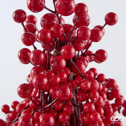 Primo piano dettagliato delle bacche rosse artificiali lucide dell'albero conico di EDG Enzo De Gasperi, con finitura effetto specchio laccata ad alto spessore.