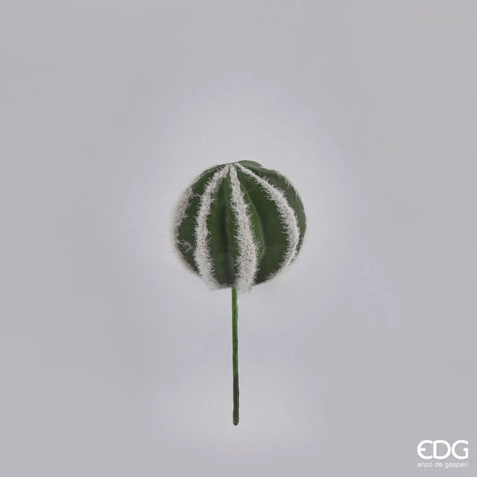 Pianta artificiale di Echinocactus in plastica decorata. Dimensioni parte sferica: cm 8 x 8 h. Uso decorativo, tenere fuori la portata dei bambini. In negozio e online su tuttochic.live