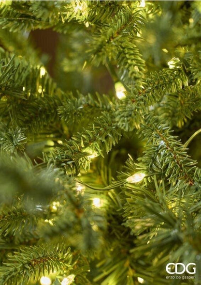 Dettaglio ravvicinato dei rami Real Touch in PE dell'albero di Natale Pino Lucciole da 90 cm di EDG Enzo De Gasperi con micro Rice LED a 360 gradi.