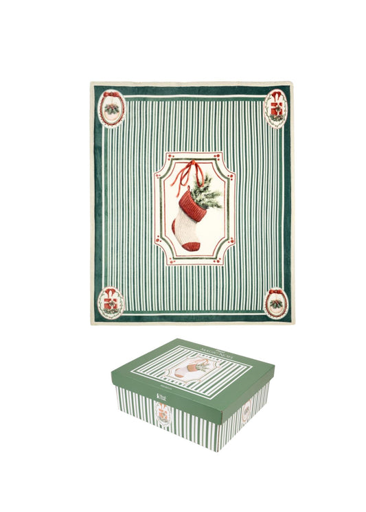 Plaid natalizio verde e bianco della linea Magic Noel Nuvole di Stoffa ripiegato nella sua scatola regalo, con decoro a forma di calza dei regali, Tutto Chic.