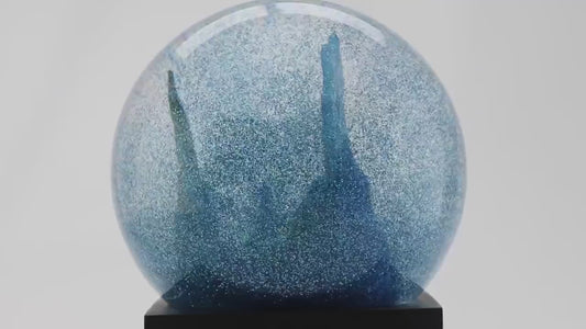 Rilassa la tua mente e regala un tocco di eleganza alla tua casa con questa sfera con neve ispirata allo stile di Van Gogh. Dimensioni: cm 8 x 8 x 12 h. Non sono giocattoli per bambini. In negozio e online su tuttochic.live