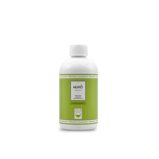 Prodotto profuma bucato concentrato da 400 ml. Info sulla fragranza FITNESS POWER  Fragranza corposa fruttata e fresca indicata per profumare i capi sportivi neutralizzando i cattivi odori grazie alla molecola anti-odore. Lascia ai tuoi capi gradevoli profumi di mela verde, ecc. In negozio e online su tuttochic.live