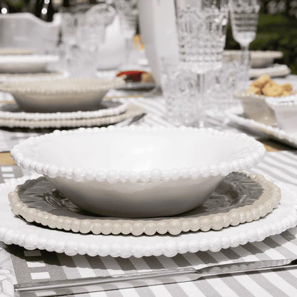 Set 6 piatti frutta in melamina di colore tortora dell'innovativa collezione Joke. Tonalità pastello e caratteristico bordo rivestito di micro sfere ornamentali fanno della linea in melamina un ottimo alleato per la tavola. Lavabile in Lavastoviglie. No microonde Dimensioni Ø 23 cm. In negozio e online su tuttochic.live