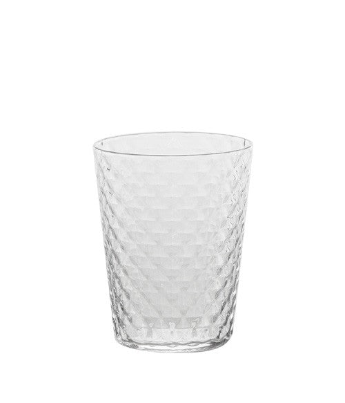 Set di 4 bicchieri tumbler soffiati a bocca e lavorati a mano in vetro sonoro superiore senza piombo. Collezione Veneziano Mixology, gli articoli di questa collezione si caratterizzano per la trasparenza. Design Federico de Majo 2023 Dimensioni: Ø 8 x h 10 cm Capacità: 33 cl. In negozio e online su tuttochic.live