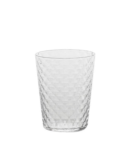 Set di 4 bicchieri tumbler soffiati a bocca e lavorati a mano in vetro sonoro superiore senza piombo. Collezione Veneziano Mixology, gli articoli di questa collezione si caratterizzano per la trasparenza. Design Federico de Majo 2023 Dimensioni: Ø 8 x h 10 cm Capacità: 33 cl. In negozio e online su tuttochic.live