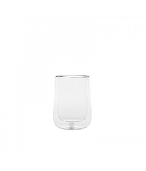 Set di 2 Mug fatte a mano in vetro borosilicato, resistente agli shock termici. Grazie alla vetrocamera mantiene la bevanda calda molto più a lungo. Il nome Bilia è riferito alla bilia interna di colore bianco. Design Federico de Majo. Dimensioni: Ø 8,2 x h 11 cm Capacità: 27 cl. In negozio e online su tuttochic.live