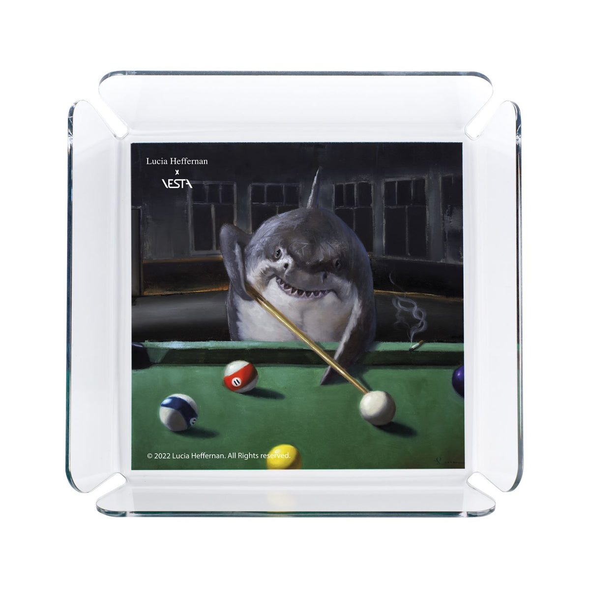 L’iconico vuotatasche Vesta in cristallo acrilico diventa un oggetto ironico grazie alle immagini del fantastico mondo animale di Lucia Hefferrnan. Dimensioni: cm18x18 cm spessore 4 mm. In negozio e online su tuttochic.live