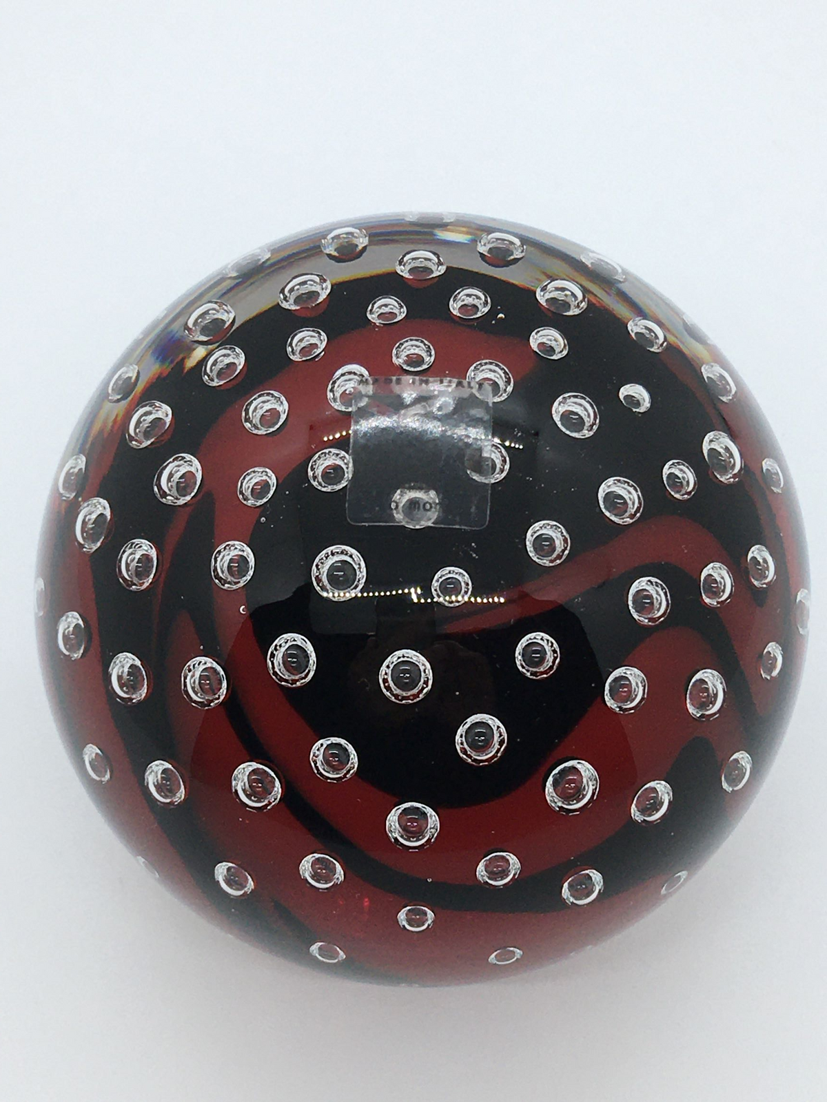 Boccia fermacarte Carlo Moretti in vetro di Murano con murrine rosse e nere
