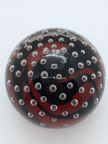 Boccia fermacarte Carlo Moretti in vetro di Murano con murrine rosse e nere