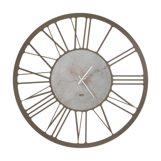 L’Orologio da parete in metallo di colore bronzo classico marmo è la nuova versione con quadrante effetto marmo dell’orologio Big, pensato per riempire tutti i tipi di ambiente, loft e open space che hanno bisogno di un elemento di forte carattere stilistico. Dimensione:  Ø 90 cm. In negozio e online su tuttochic.live