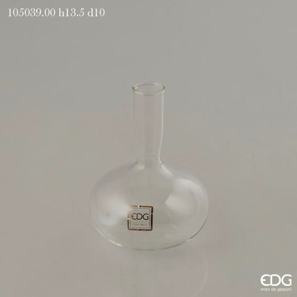 Vasetto ampolla in vetro trasparente, ideale come vaso monofiore o ampolla per profumi ambiente. Dimensioni: cm ø 10 x h 13,5 (diametro bocca cm 2,5). In negozio e online su tuttochic.live