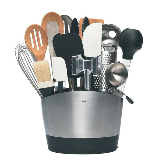Porta utensili rotante per individuare più facilmente gli strumenti, può raccogliere oltre 15 utensili da cucina di varie dimensioni. • Tappo scola utensili removibile 21,3 x 15,5 x 11,5 cm. In negozio e online su tuttochic.live