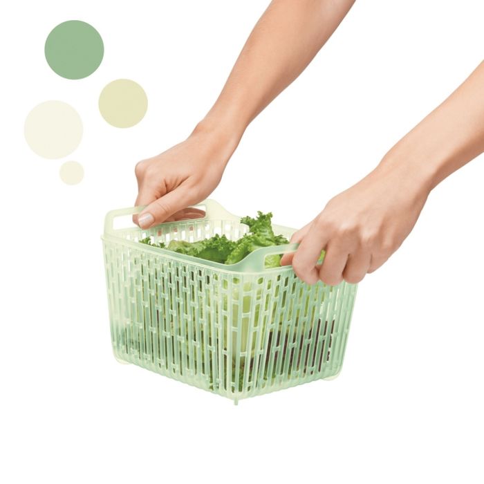 Contenitore ermetico con sistema di conservazione dei prodotti alimentari ai carboni attivi e cestello removibile che favorisce un corretto flusso d’aria le bocchette di ventilazione mantengono l’umidità ottimale all’interno del contenitore. Questo contenitore da 1,5 litri. In negozio e online su tuttochic.live