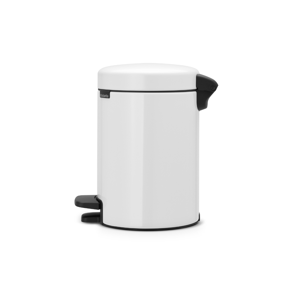 Pattumiera a pedale da 3 litri bianca. Coperchio anti-odore e chiusura rallentata, facile da aprire e pulire. Perfetta per la stanza da bagno, la toilette o qualsiasi altra stanza in cui sia necessaria una piccola pattumiera. Peso 0.8 kg Dimensioni: h 26,4 x ø 16,8 cm. In negozio e online su tuttochic.live