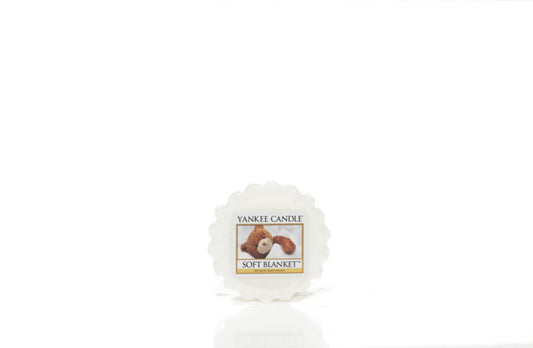 Informazioni sulla fragranza Soft Blanket Avvolti in dolci sogni… una ninna nanna di aromi che evocano le note degli agrumi unite alla raffinatezza di note ispirate alla vaniglia e alle calde note dell’ambra. Collocate la tart di cera in un bruciatore per tart e accendete una Tea Light non profumata sotto. tuttochic.live