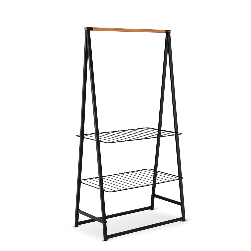 Organizza i tuoi capi con eleganza con l'appendiabiti Brabantia Linn. Grazie alla robusta barra in bambù ed ai due ripiani regolabili in altezza, Linn se la cava alla grande in ogni situazione ed in ogni ambiente. Usalo come stendibiancheria o per arieggiare i tuoi vestiti. In negozio e online su tuttochic.live