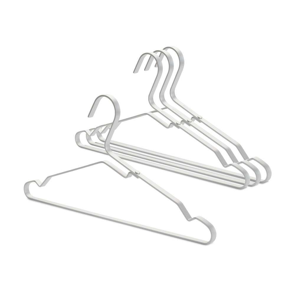 Appendi i vestiti nel modo più semplice con questi intelligenti appendiabiti Brabantia. L'elegante incavo nella parte superiore, consente di appendere gli abiti senza allungare la scollatura. Le grucce sono realizzati in alluminio resistente e anodizzato. In negozio e online su tuttochic.live