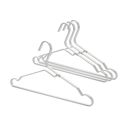 Appendi i vestiti nel modo più semplice con questi intelligenti appendiabiti Brabantia. L'elegante incavo nella parte superiore, consente di appendere gli abiti senza allungare la scollatura. Le grucce sono realizzati in alluminio resistente e anodizzato. In negozio e online su tuttochic.live