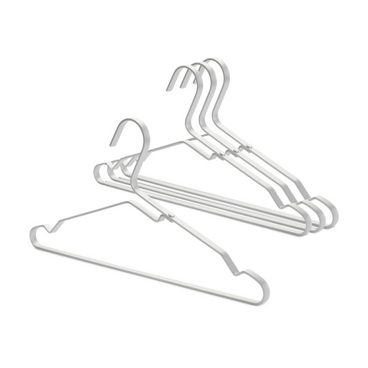 Appendi i vestiti nel modo più semplice con questi intelligenti appendiabiti Brabantia. L'elegante incavo nella parte superiore, consente di appendere gli abiti senza allungare la scollatura. Le grucce sono realizzati in alluminio resistente e anodizzato. In negozio e online su tuttochic.live