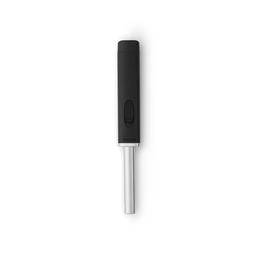 L'accendigas di Brabantia è perfetto in cucina e può essere utilizzato anche per accendere candele, sigarette e caminetti. Può essere facilmente ricaricato con un normale gas per accendini. Dimensioni Altezza: 2,2 cm Lunghezza: 23cmLarghezza : 3 cm Peso: 0,079. In negozio e online su tuttochic.live
