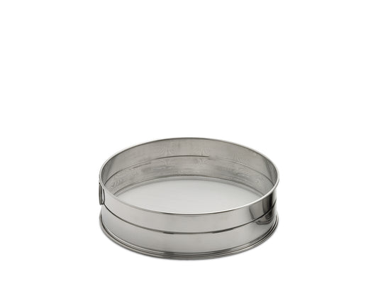 Setaccio per farina in acciaio inox diametro cm 22. Dimensione maglia 1,5 mm. In negozio e online su tuttochic.live