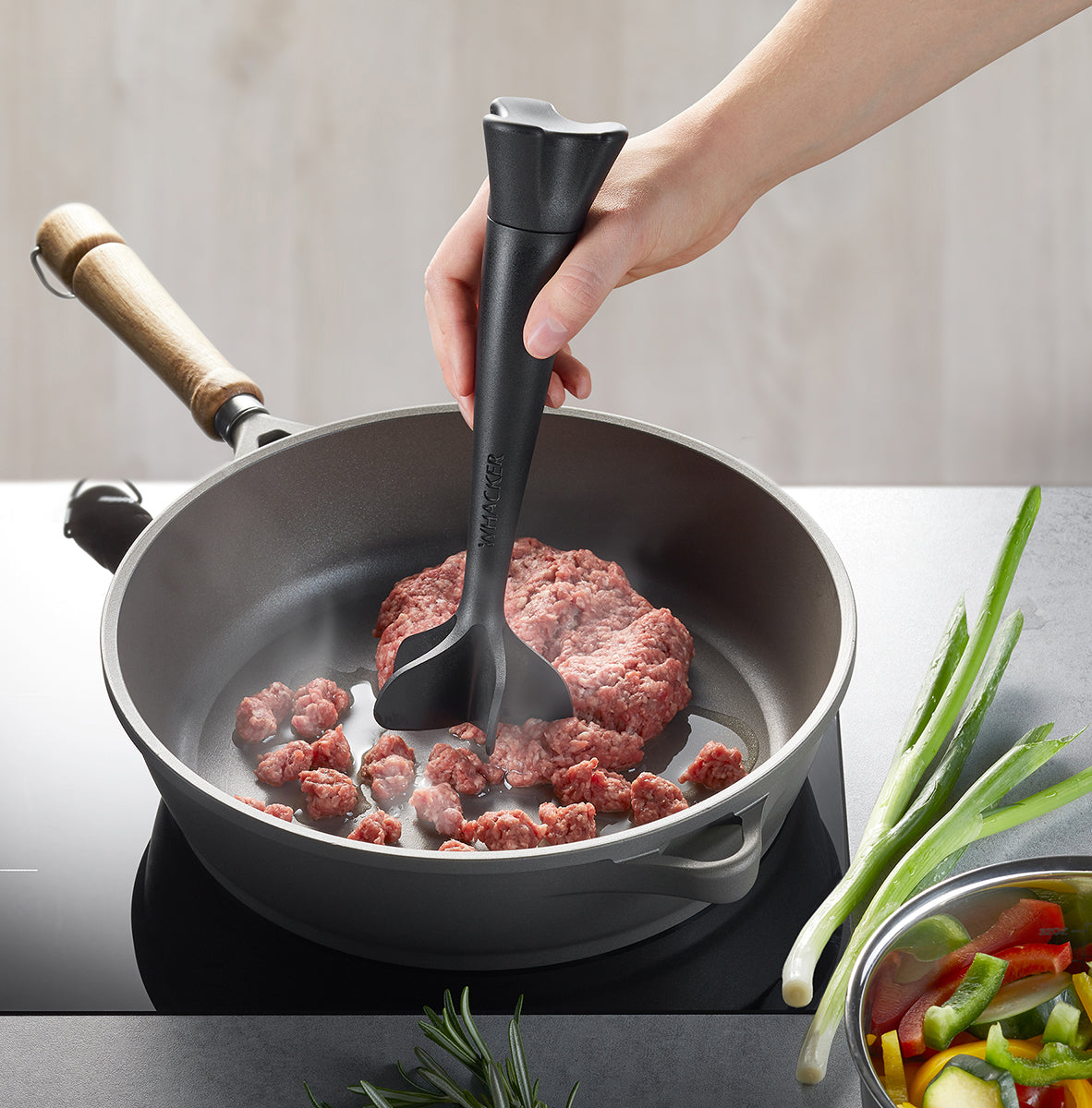 Utensile da cucina WACKER resistente al calore elimina lo sforzo, per risultati di cottura uniformi, per tritare e dividere velocemente carne macinata, tofu, avocado, feta, patate lesse, frutti di bosco e molto altro ideale per pentole e padelle rivestite lavabile in lavastoviglie. In negozio e online su tuttochic.live