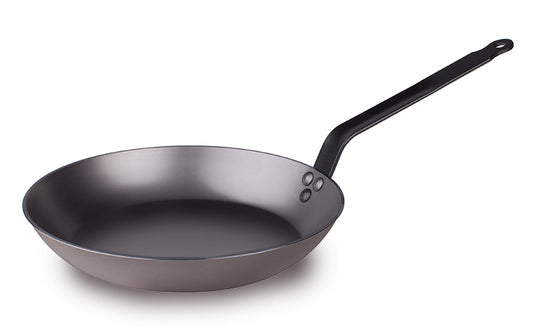 Dimensioni: diametro cm 32, altezza cm 5. La padella in ferro, detta anche “lionese” dall’aggettivo francese lyonnaise, di Lione, ha molte virtù. Ideale per realizzare fritture perfette, indispensabile per rosolare alla perfezione. In negozio e online su tuttochic.live