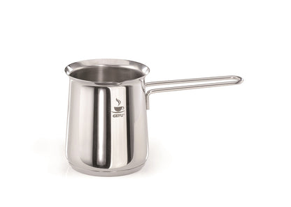 La caraffa per trasformare latte, panna, ecc. in quella schiuma cremosa. Adatto per fornelli elettrici, a gas, in vetroceramica e a induzione (a seconda del diametro minimo riconoscibile della pentola) L 17,5 cm, L 8,0 cm, H 9,4 cm lavabile in lavastoviglie. In negozio e online su tuttochic.live