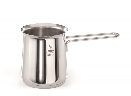 La caraffa per trasformare latte, panna, ecc. in quella schiuma cremosa. Adatto per fornelli elettrici, a gas, in vetroceramica e a induzione (a seconda del diametro minimo riconoscibile della pentola) L 19,5 cm, L 9,8 cm, H 11,5 cm lavabile in lavastoviglie. In negozio e online su tuttochic.live