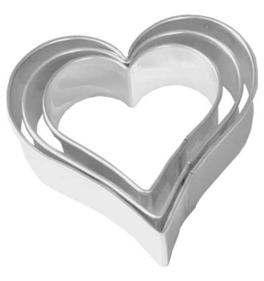 Tagliabiscotti Cuore set 3 pezzi, in acciaio inox cm 6,5-5,5-4 , lavabile in lavastoviglie. I nostri tagliabiscotti  possono essere utilizzati anche per pane, burro, formaggio, salsiccia, frutta... In questo modo puoi potenziare ogni buffet e ogni pausa pranzo. In negozio e online su tuttochic.live