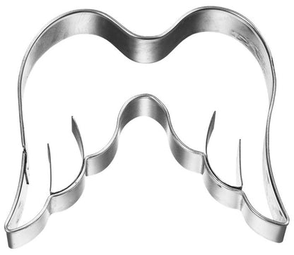 Tagliabiscotti Ali d'Angelo, con goffratura interna, in acciaio inox 7,5 cm, lavabile in lavastoviglie. Hai mai decorato il tuo albero di Natale con i tagliabiscotti? No? È giunto il momento! Attacca un nastro decorativo al tagliabiscotti e appendi le forme all'albero. In negozio e online su tuttochic.live