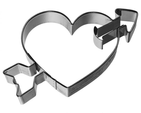 Tagliabiscotti Cuore con Freccia, con goffratura interna, in acciaio inox 8 cm, lavabile in lavastoviglie.  I nostri tagliabiscotti possono essere utilizzati anche per pane, burro, formaggio, salsiccia, frutta... In questo modo puoi potenziare ogni buffet e ogni pausa pranzo. In negozio e online su tuttochic.live