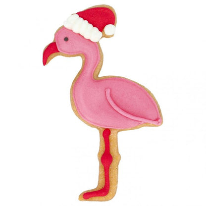 Tagliabiscotti Fenicottero di Natale, con goffratura interna, in acciaio inox 10 cm, lavabile in lavastoviglie. Hai mai decorato il tuo albero di Natale con i tagliabiscotti? No? È giunto il momento! Attacca un nastro decorativo al tagliabiscotti e appendi le forme all'albero. In negozio e online su tuttochic.live