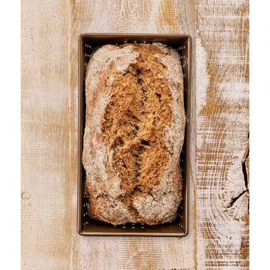 Teglia per pane rettangolare in acciaio al carbonio perforato con rivestimento antiaderente facile da pulire Adatto solo per l'impasto del pane! 20 cm Altezza 7,5 cm Il materiale forato migliora la circolazione dell'aria e il pane ha una superficie croccante tutt'intorno. In negozio e online su tuttochic.live