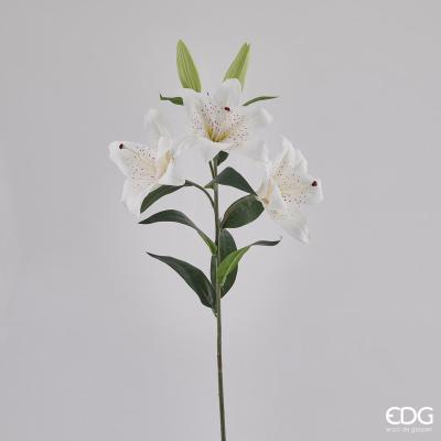 Ramo artificiale di Lilium Real x 3 con 2 boccioli. Colore: bianco Dimensioni : altezza cm. 90. Fiori che sembrano veri, ideali per abbellire ogni ambiente. In negozio e online su tuttochic.live