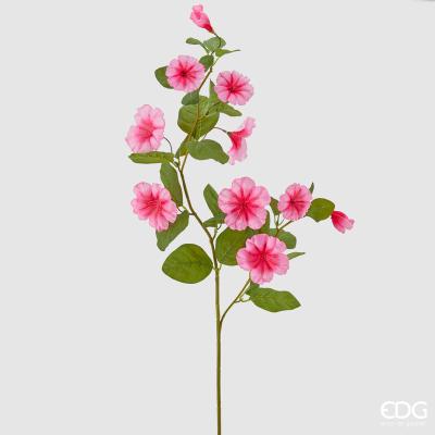 Ramo di Petunia Eden fuxia artificiale cm. 100. Fiori artificiali che sembrano veri, ideali per abbellire qualsiasi ambiente. In negozio e online su tuttochic.live