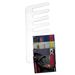 Porta riviste pensile, da parete a forma di pettine. Struttura in metacrilato trasparente. Si fissa al muro con distanziatori compresi nella confezione. Particolari in metallo cromato. Può essere usato anche come porta asciugamani da parete. Dimensioni: cm 90 x 35. In Negozio e online su tuttochic.live