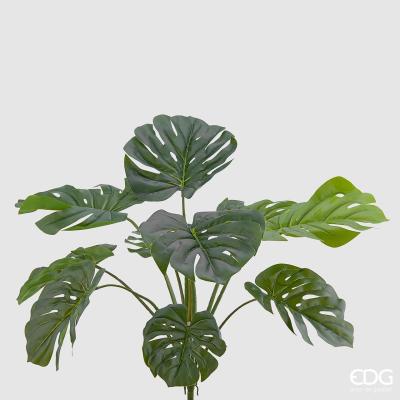 Pianta artificiale di Monstera con 10 foglie. Dimensioni: altezza cm. 72. In negozio e online su tuttochic.live