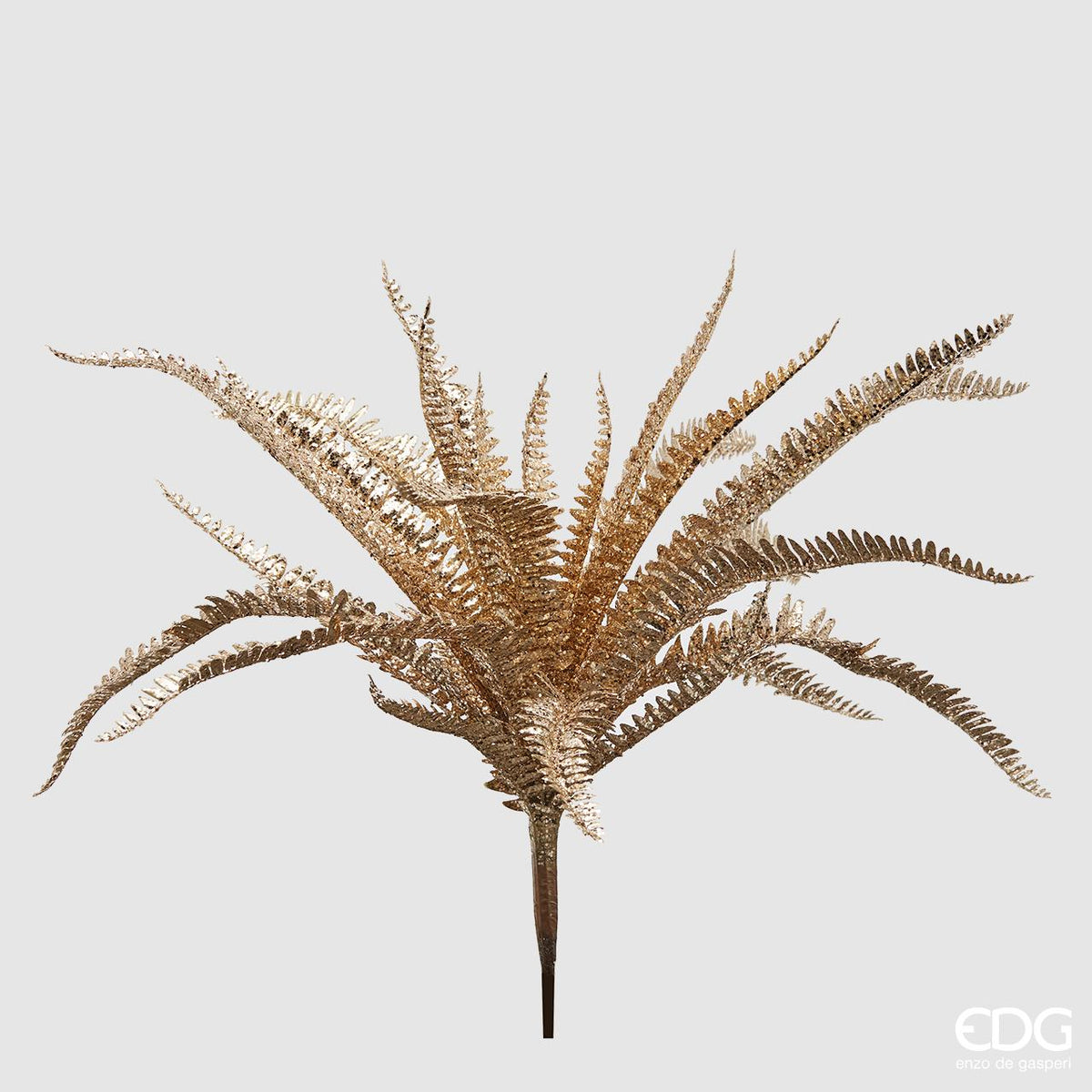 Ramo di Felce ornamentale artificiale con glitter oro. Dimensioni: altezza cm 56. In negozio e online su tuttochic.live