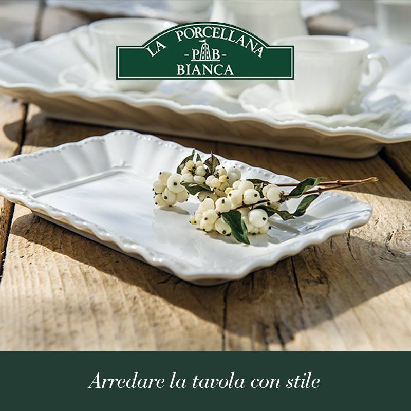 Vassoio rettangolare da portata in porcellana bianca lavorata cm. 35 x 26.Utilizzabile in forno tradizionale, microonde e lavastoviglie. Lavabile in lavastoviglie. Utilizzabile in microonde. In negozio e online su tuttochic.live