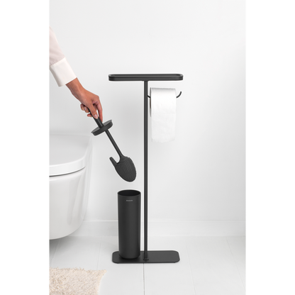 Sempre pronto all'uso e ad aggiungere un tocco di stile al tuo bagno: questa piantana da bagno MindSet Brabantia può reggere tutto ciò che ti serve. È felice di reggere il tuo telefono, e mantiene anche il rotolo di carta igienica e lo scopino del water a portata di mano. In negozio e online su tuttochic.live