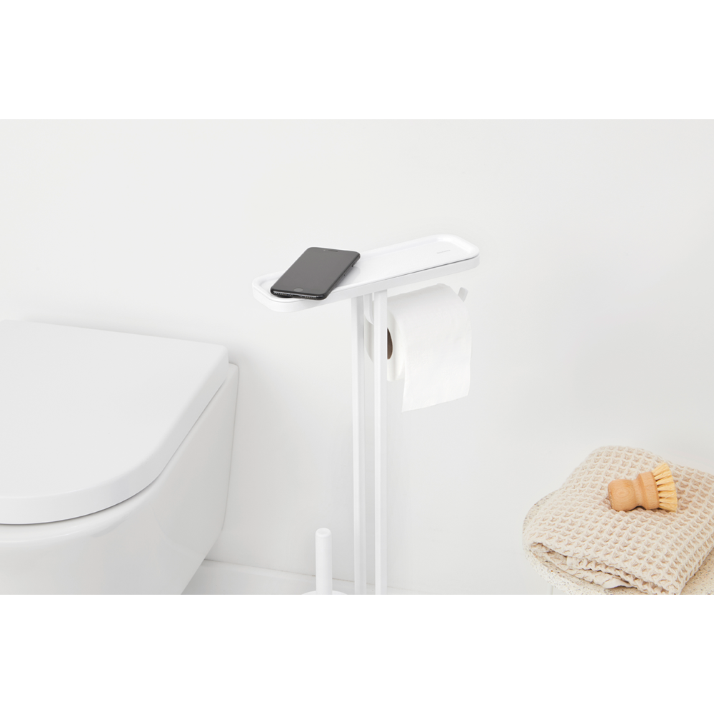 Sempre pronto all'uso e ad aggiungere un tocco di stile al tuo bagno: questa piantana da bagno MindSet Brabantia può reggere tutto ciò che ti serve. È felice di reggere il tuo telefono, e mantiene anche il rotolo di carta igienica e lo scopino del water a portata di mano. In negozio e online su tuttochic.live