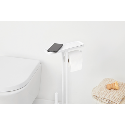 Sempre pronto all'uso e ad aggiungere un tocco di stile al tuo bagno: questa piantana da bagno MindSet Brabantia può reggere tutto ciò che ti serve. È felice di reggere il tuo telefono, e mantiene anche il rotolo di carta igienica e lo scopino del water a portata di mano. In negozio e online su tuttochic.live