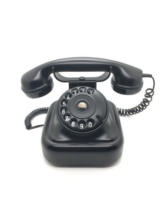 Telefono decorativo realizzato in resina pesante laccata colore nero opaco. Fatto in Italia da Sitel. Caratteriste tecniche: Cordone modulare Suoneria bitonale regolabile Completo di spina tripolare Tastiera a disco combinatore Telefono omologato dall'Istituto Superiore Poste e Telegrafi - TLC  cm 24 x 15 x 15 h