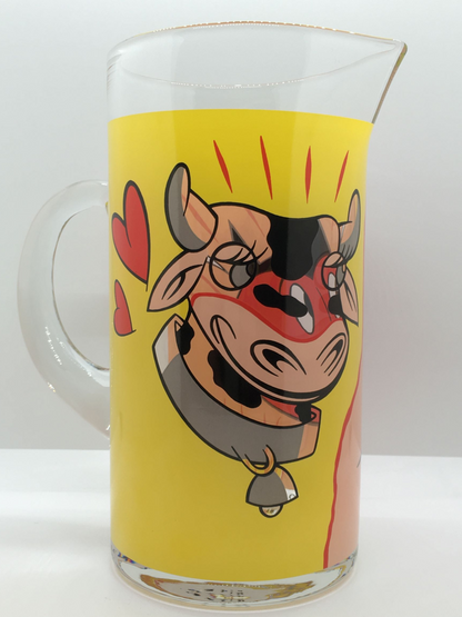 Caraffa in vetro progettata da Massimo Giacon con decoro "Cow Cow"&nbsp; di Ritzenhoff. Capacità:&nbsp; lt 1 Dimensioni massime: cm 17 x 20 h