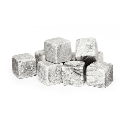 Set di 9 cubetti in granito refrigeranti. Basterà mettere i cubetti in un sacchetto e conservarli in freezer per almeno 4 ore. Aggiungete 2 o più cubetti al vostro bicchiere. Lasciateli riposare per qualche minuto e gustate il vostro drink!  Dimensioni: cm 2x2x2. In negozio e online su tuttochic.live