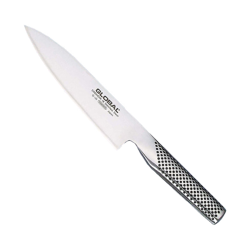 Coltello multiuso per eccellenza per uso casalingo o professionale. I coltelli Global sono realizzati con il miglior acciaio inossidabile: le lame sono in CROMOVA, uno speciale acciaio inox, temperato a 56°-58°C Rockwell. In negozio e online su tuttochic.live